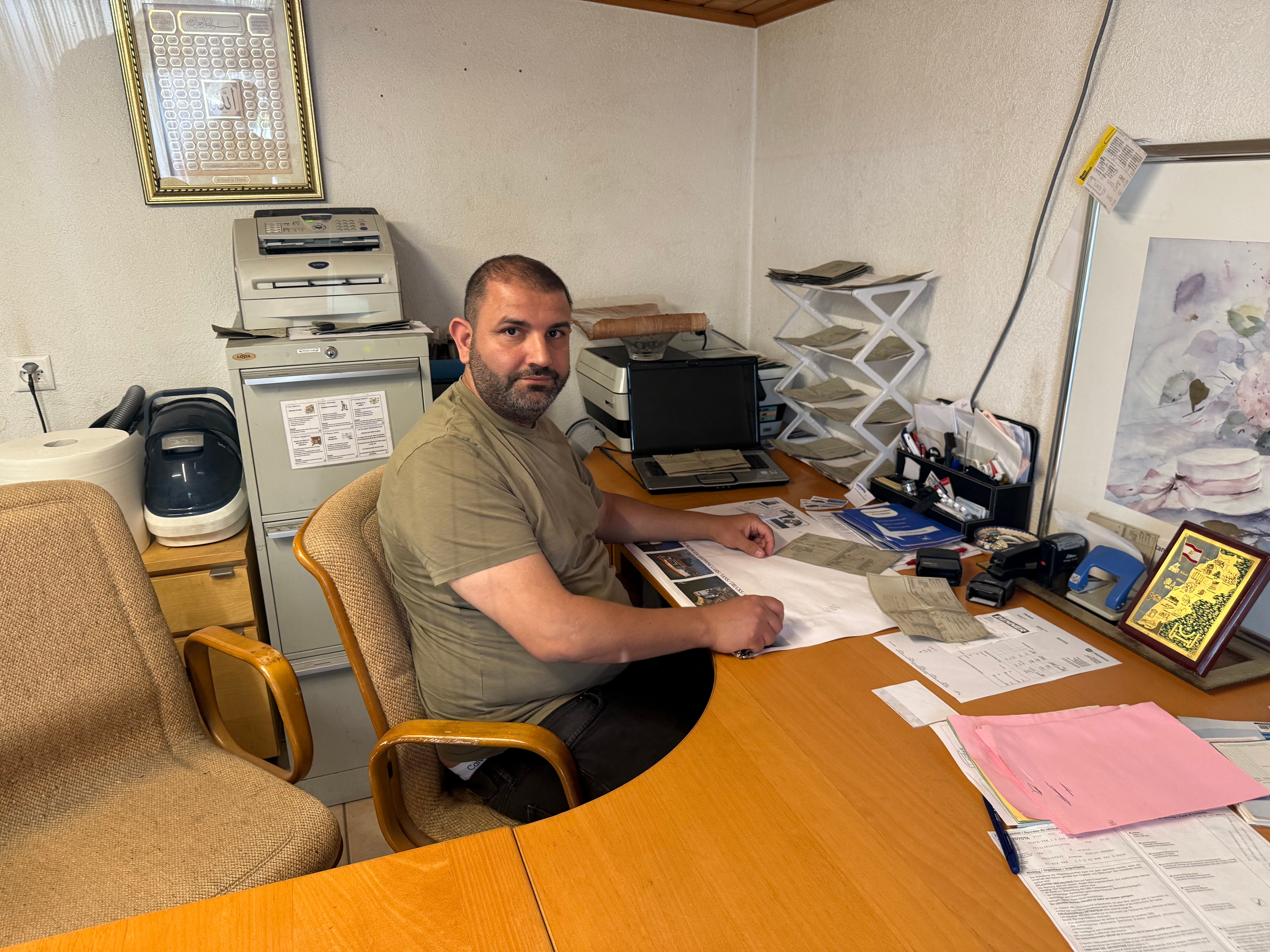 Bureau de vente AC Automobiles — espace de travail du fondateur